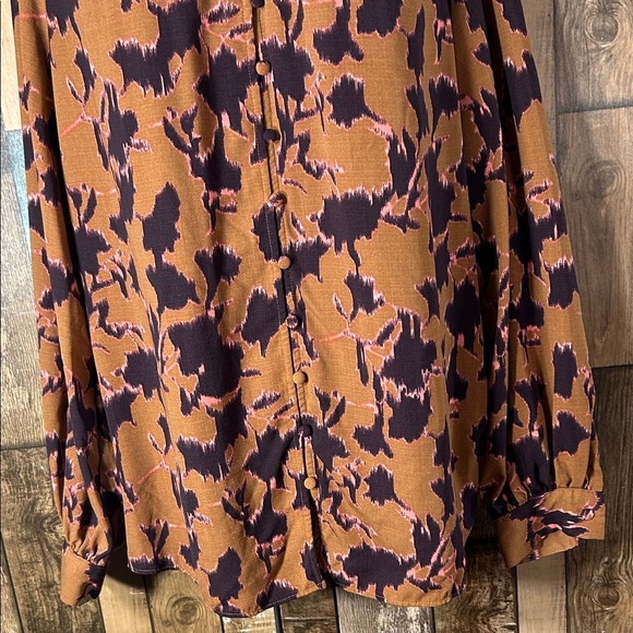 Floral Women's button down Blouse - Picture 5 of 16